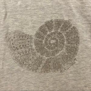 Mammut 100% organic cotton v-neck T-shirt with back shell design